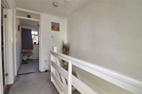 6 Cavenham Close, Woking, GU22 7TL