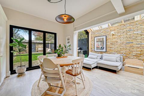 4 bedroom terraced house for sale, Cambridge Road, Southend-on-sea, SS1 1