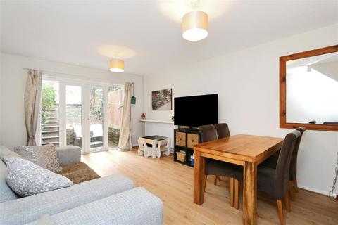 2 bedroom terraced house to rent, Elstree Hill, Bromley
