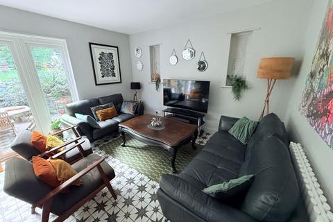 4 bedroom detached house for sale, Hinchley Close, Esher