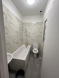 3 bedroom flat to rent, Cromwell Road, Grays RM17