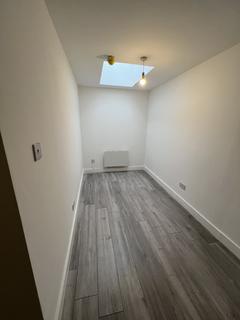 3 bedroom flat to rent, Cromwell Road, Grays RM17