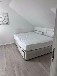 5 bedroom semi-detached house to rent, West View, Feltham, TW14