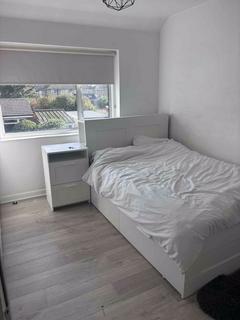 5 bedroom semi-detached house to rent, West View, Feltham, TW14