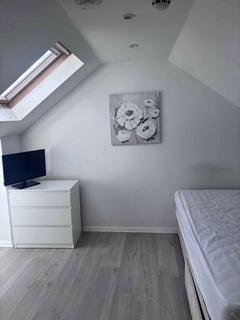 5 bedroom semi-detached house to rent, West View, Feltham, TW14