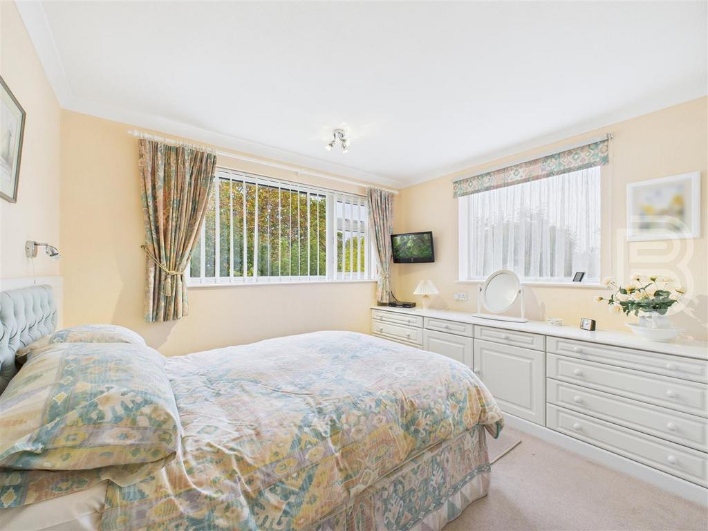 Bedroom 1.jpg