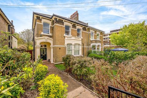 2b Glensdale Road, London, SE4 1UE