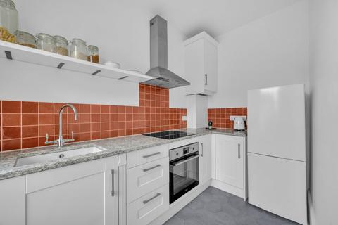 2b Glensdale Road, London, SE4 1UE