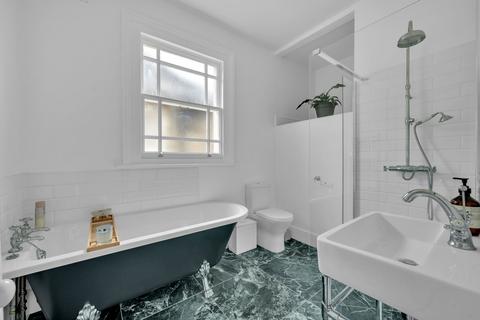 2b Glensdale Road, London, SE4 1UE