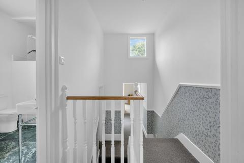2b Glensdale Road, London, SE4 1UE