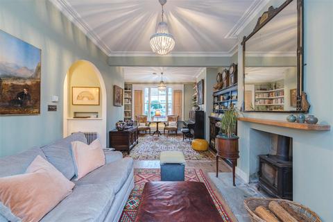 31 Oak Village, London, NW5 4QN