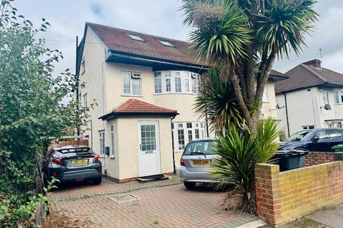 5 bedroom house to rent, Cippenham Lane, Slough, Berkshire, SL1 2XE