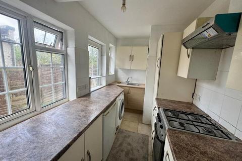 5 bedroom house to rent, Cippenham Lane, Slough, Berkshire, SL1 2XE