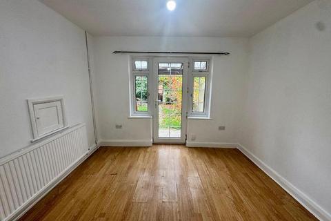 5 bedroom house to rent, Cippenham Lane, Slough, Berkshire, SL1 2XE