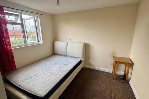 5 bedroom house to rent, Cippenham Lane, Slough, Berkshire, SL1 2XE