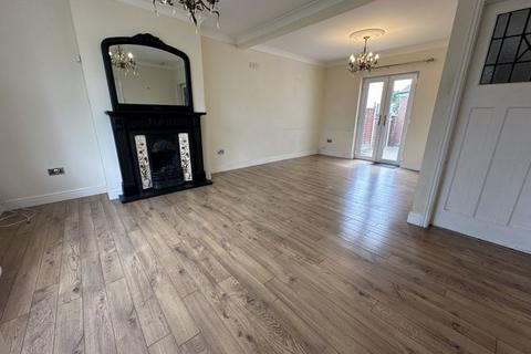 3 bedroom semi-detached house to rent, Cottage Street, Kingswinford DY6