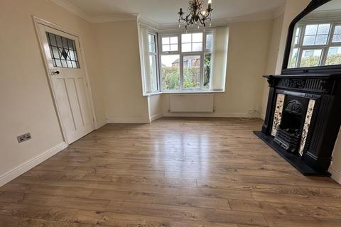 3 bedroom semi-detached house to rent, Cottage Street, Kingswinford DY6