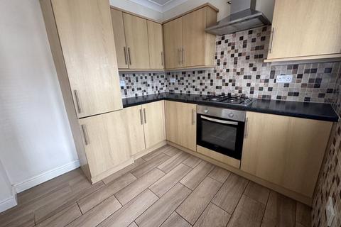 3 bedroom semi-detached house to rent, Cottage Street, Kingswinford DY6