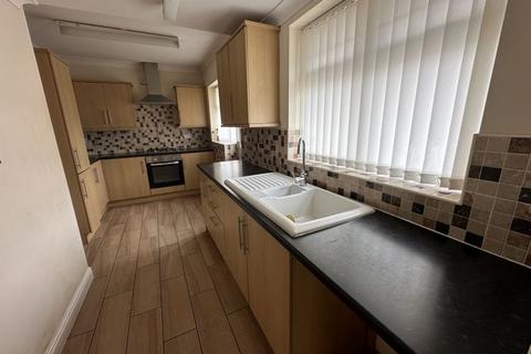 3 bedroom semi-detached house to rent, Cottage Street, Kingswinford DY6