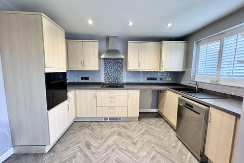 3 bedroom terraced house to rent, Woodward Close, Loughborough LE12