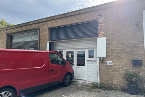 Industrial unit to rent - Teignmouth Road, Torquay TQ1