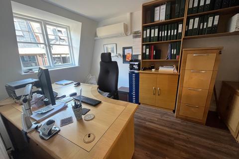 Office to rent, 27A Brownlow Mews London WC1N 2LQ