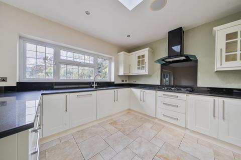 4 bedroom detached house to rent, Ashford Road, St. Michaels, Tenterden, Kent, TN30