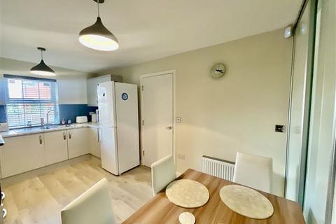3 bedroom end of terrace house for sale, Lambrell Avenue, Sheffield, S26 5NS