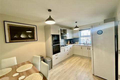 3 bedroom end of terrace house for sale, Lambrell Avenue, Sheffield, S26 5NS