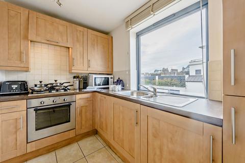 2 bedroom flat to rent, Fulham Road, London SW3