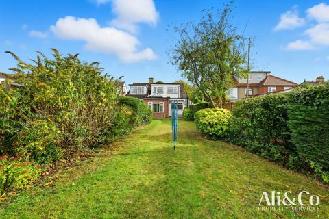 3 bedroom bungalow for sale, Connaught Avenue, Grays