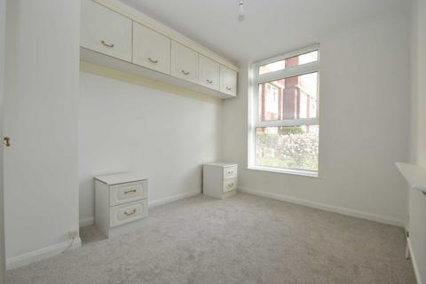 2 bedroom apartment to rent, Queens Court, Ellesmere Road, WEYBRIDGE