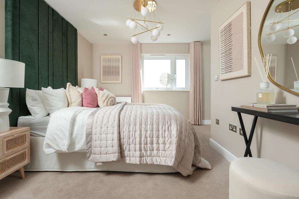 King-size bedroom with plenty of storage space...