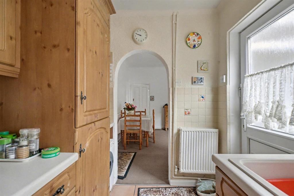 Kitchen 2.jpeg