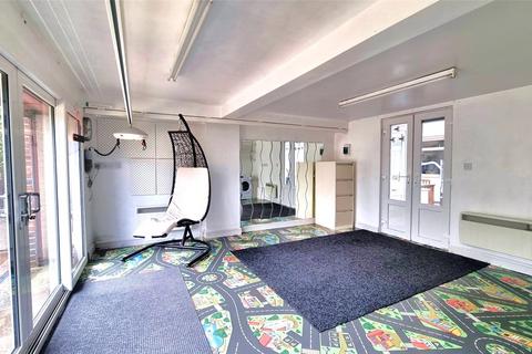 undefined, (Kennel Lane), Hookwood, Surrey, RH6