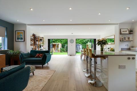 10 Forge Drive, Claygate, Esher, KT10 0HR