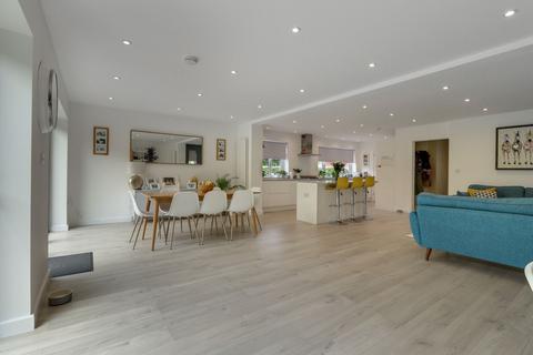 10 Forge Drive, Claygate, Esher, KT10 0HR
