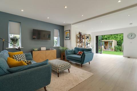 10 Forge Drive, Claygate, Esher, KT10 0HR