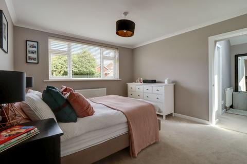 10 Forge Drive, Claygate, Esher, KT10 0HR