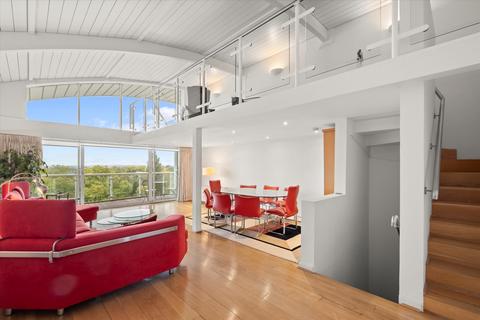 3 bedroom flat for sale, Kew Bridge Road, Brentford, TW8