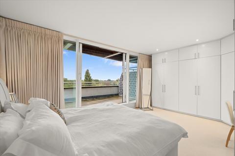 3 bedroom flat for sale, Kew Bridge Road, Brentford, TW8