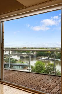 3 bedroom flat for sale, Kew Bridge Road, Brentford, TW8