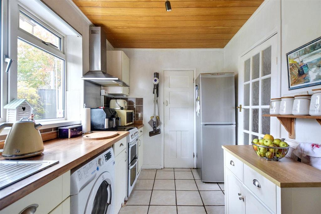 Kitchen 2.jpeg