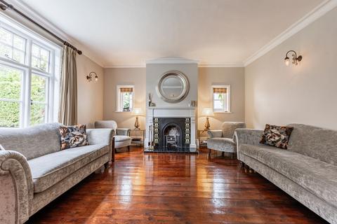 undefined, Beautiful Edwardian Residence in Watlington - Spacious Grounds and Ideal for Commuting to London