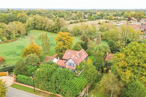 undefined, Beautiful Edwardian Residence in Watlington - Spacious Grounds and Ideal for Commuting to London