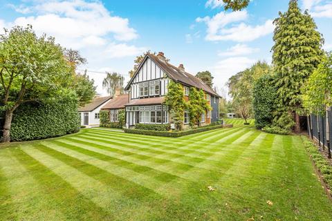 Beautiful Edwardian Residence in Watlington - Spacious Grounds and Ideal for Commuting to London