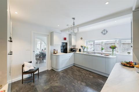 undefined, St. James Avenue, Epsom