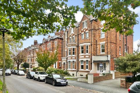 Castle Hill Avenue, Kent CT20