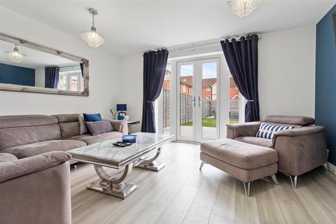 3 bedroom semi-detached house for sale, Bellflower Drive, Worthing