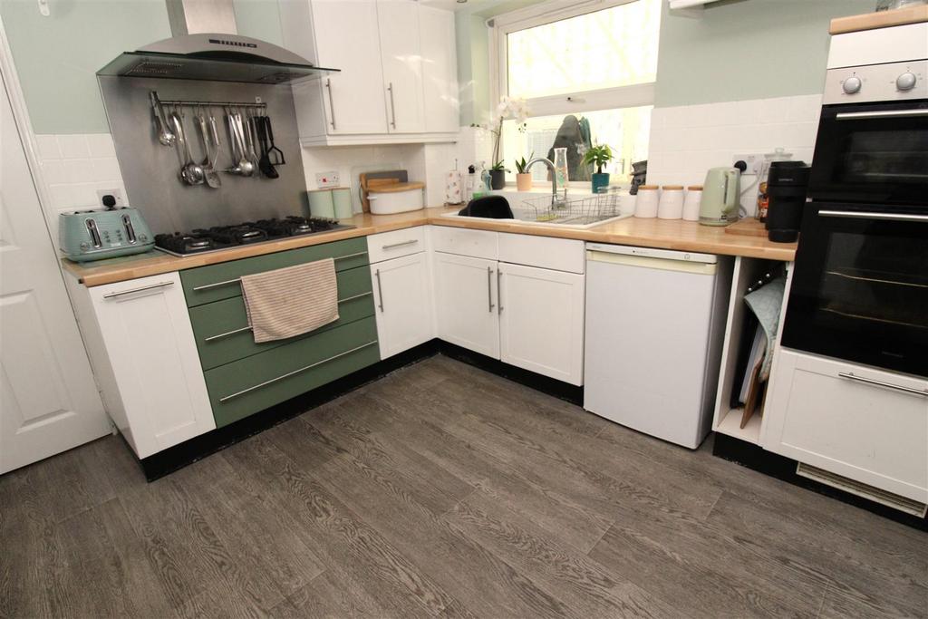 Kitchen 2.JPG